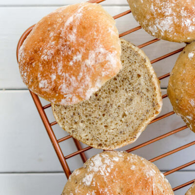 Chia-Dinkelbrötchen | mit Dattelzucker