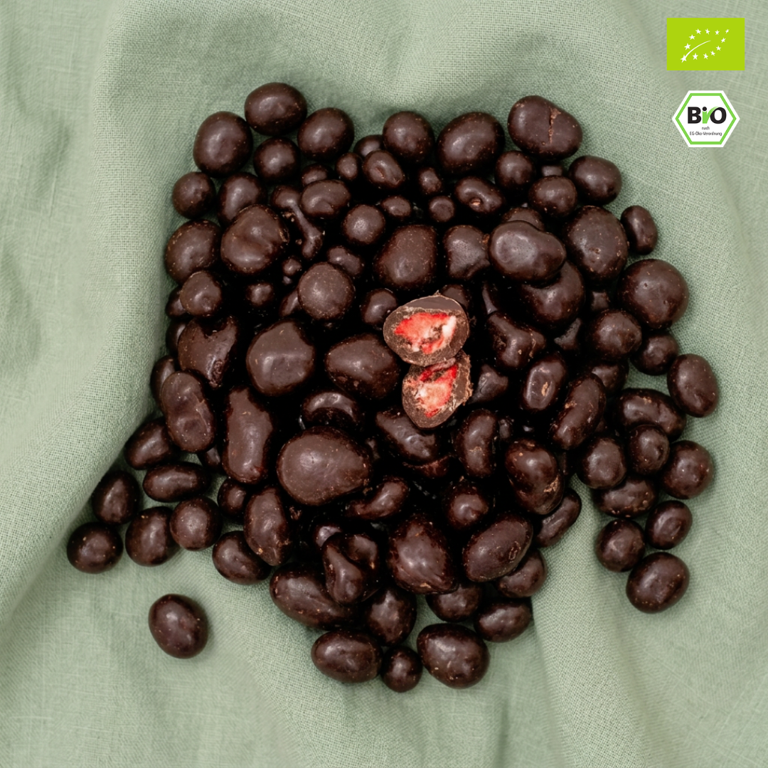 Bio Erdbeeren in Zartbitterschokolade | vegan | mit gefriergetrockneten Erdbeeren