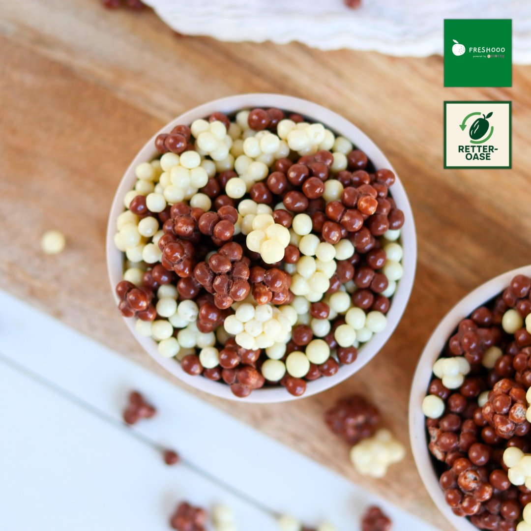 freshooo® Schokolierte Knusperkugeln | "Schokoballs" | Mischung aus Vollmilch- und weißer Schokolade