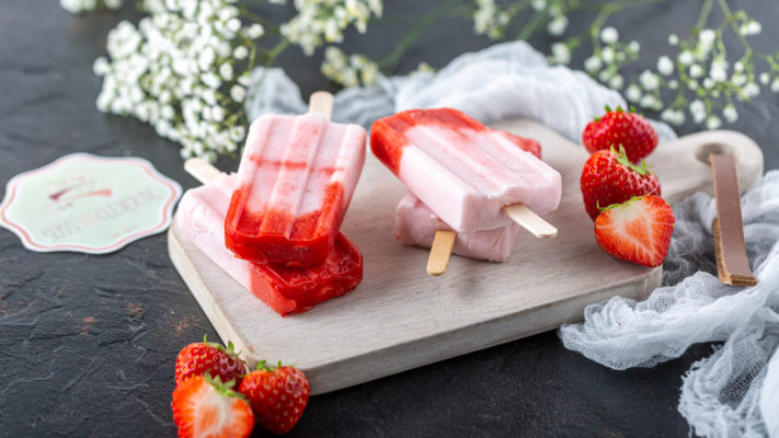 Erdbeer-Kokos-Joghurt Eis | mit Agavendicksaft